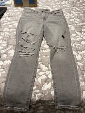 **NWT*** American Eagle Grey Distressed Women's Jeans